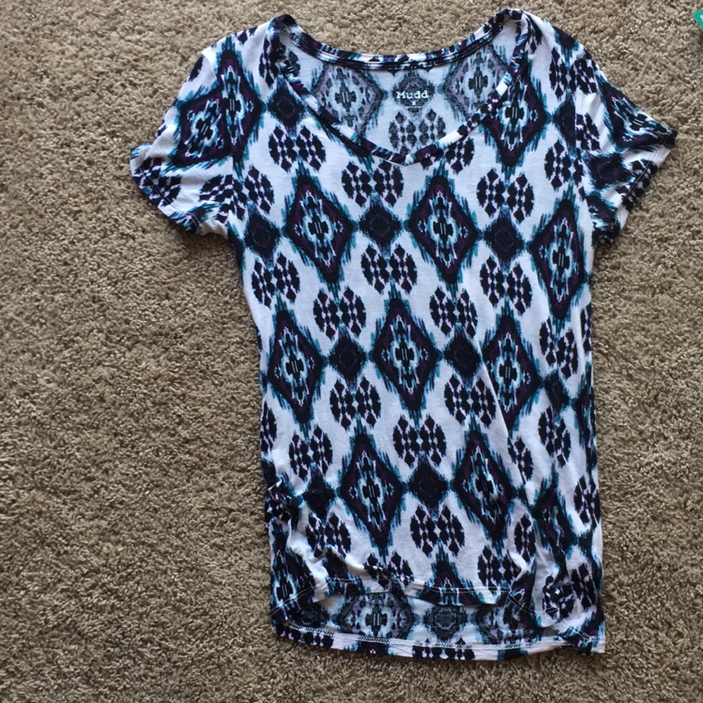 Mudd Stained Glass Window V-Neck